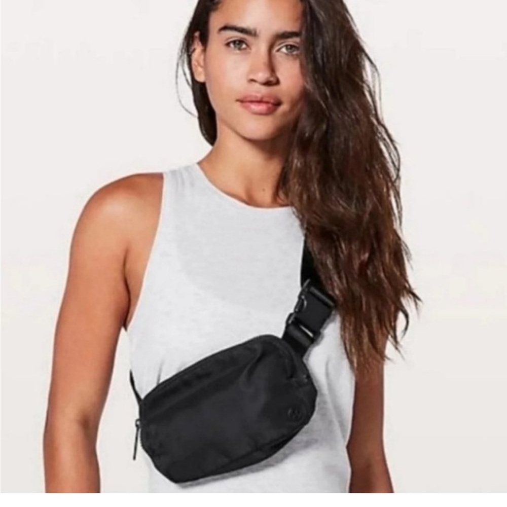Lululemon Everywhere Belt Bag Black